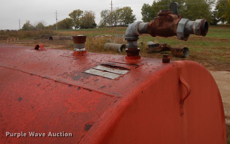 image for item DH3320 2,000 gallon fuel tank