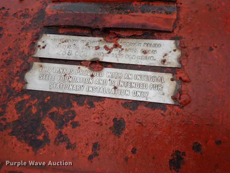 image for item DH3320 2,000 gallon fuel tank