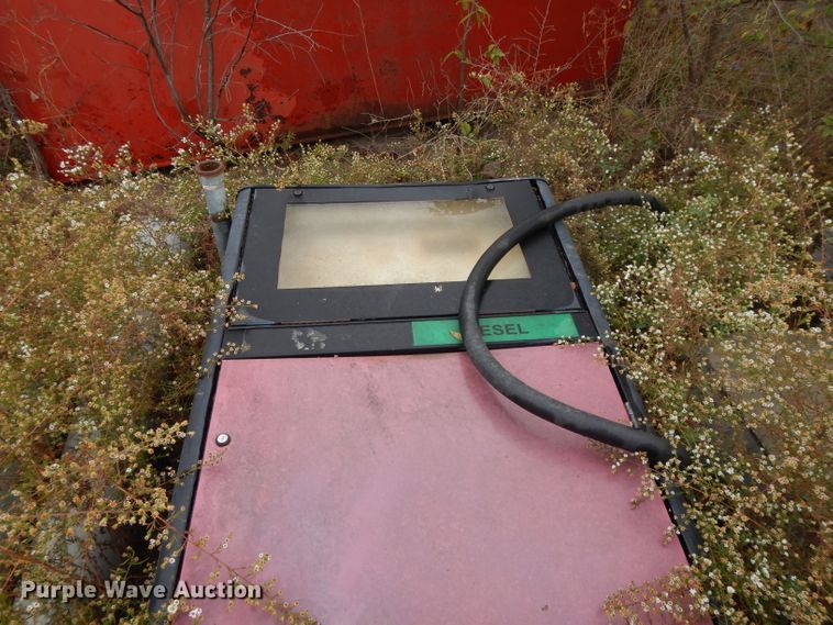 image for item DH3320 2,000 gallon fuel tank