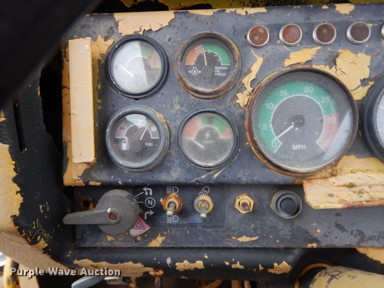 image for item DH3321 1984 John Deere 862  elevating scraper