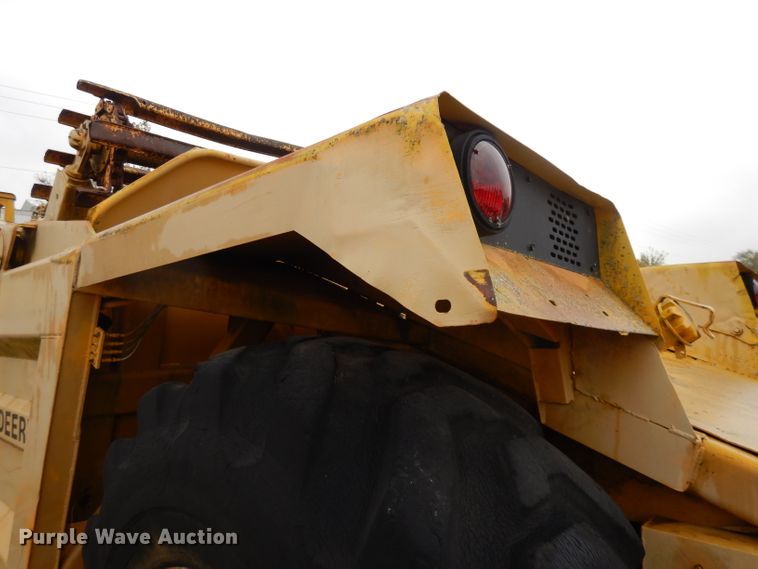 image for item DH3321 1984 John Deere 862  elevating scraper