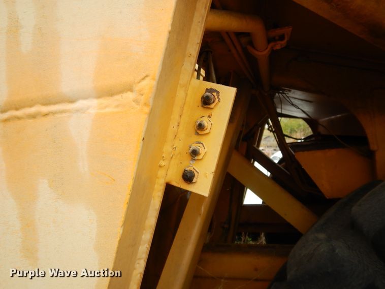 image for item DH3321 1984 John Deere 862  elevating scraper