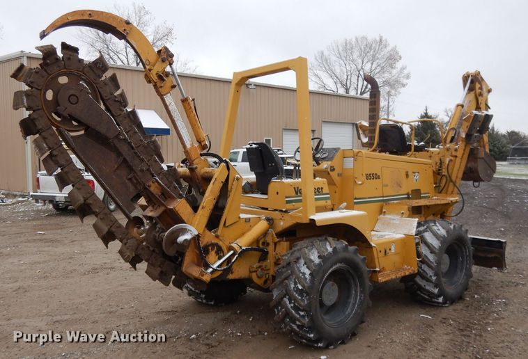 image for item DH3335 1999 Vermeer V8550A  trencher