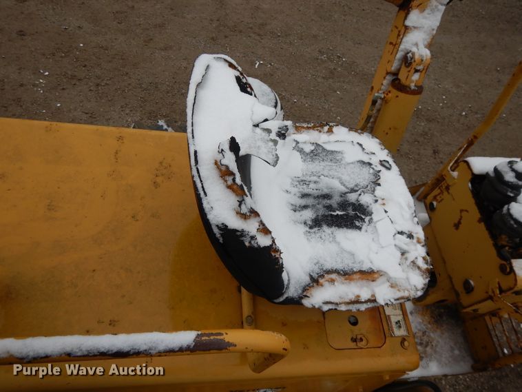 image for item DH3335 1999 Vermeer V8550A  trencher