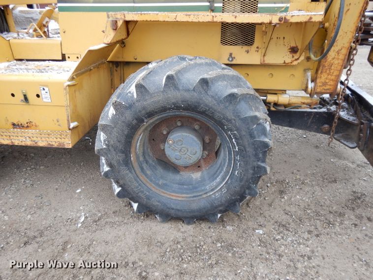 image for item DH3335 1999 Vermeer V8550A  trencher