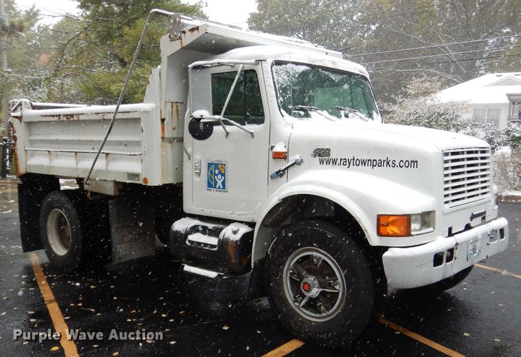 image for item DH7016 1997 International 4700  dump truck