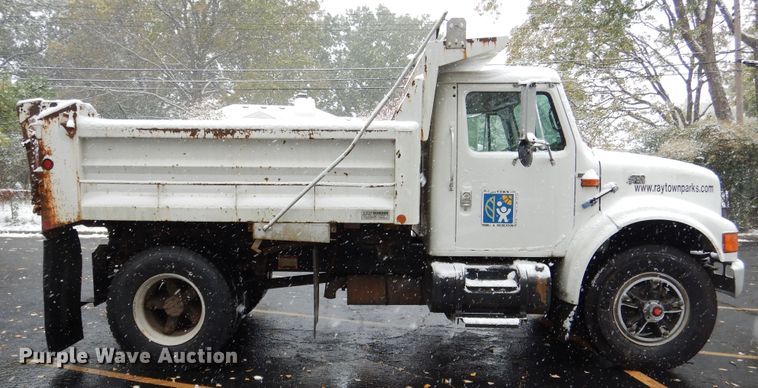 image for item DH7016 1997 International 4700  dump truck