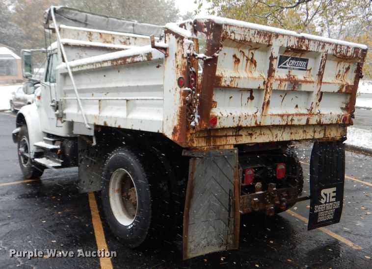 image for item DH7016 1997 International 4700  dump truck