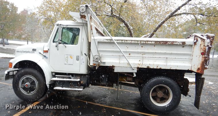 image for item DH7016 1997 International 4700  dump truck