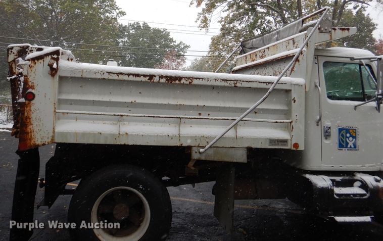 image for item DH7016 1997 International 4700  dump truck