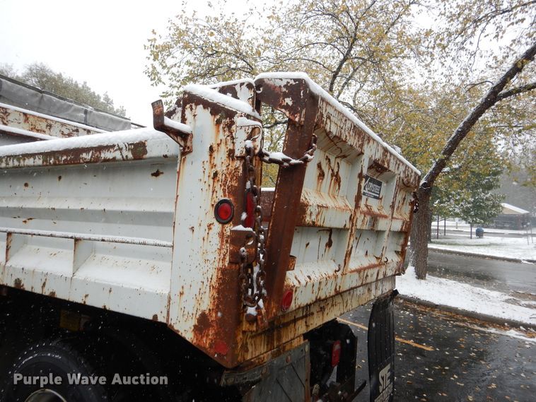 image for item DH7016 1997 International 4700  dump truck