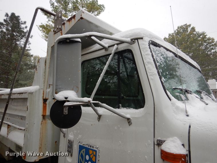 image for item DH7016 1997 International 4700  dump truck