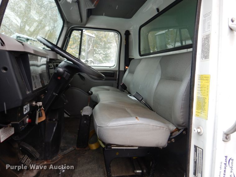 image for item DH7016 1997 International 4700  dump truck