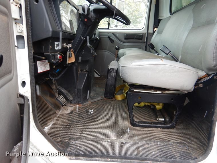 image for item DH7016 1997 International 4700  dump truck