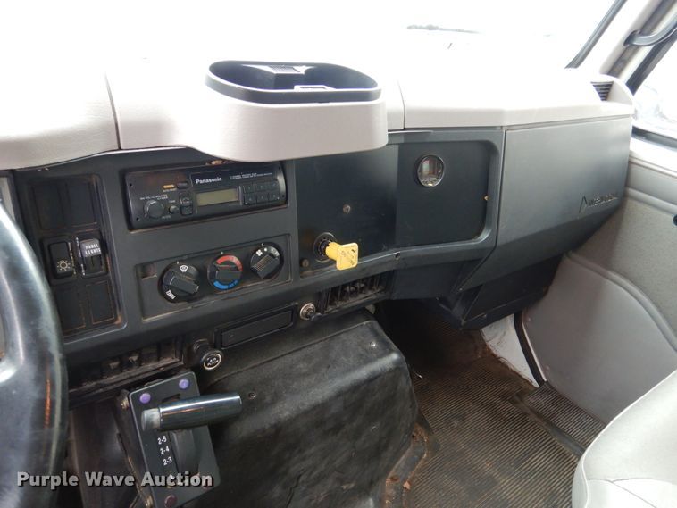 image for item DH7016 1997 International 4700  dump truck