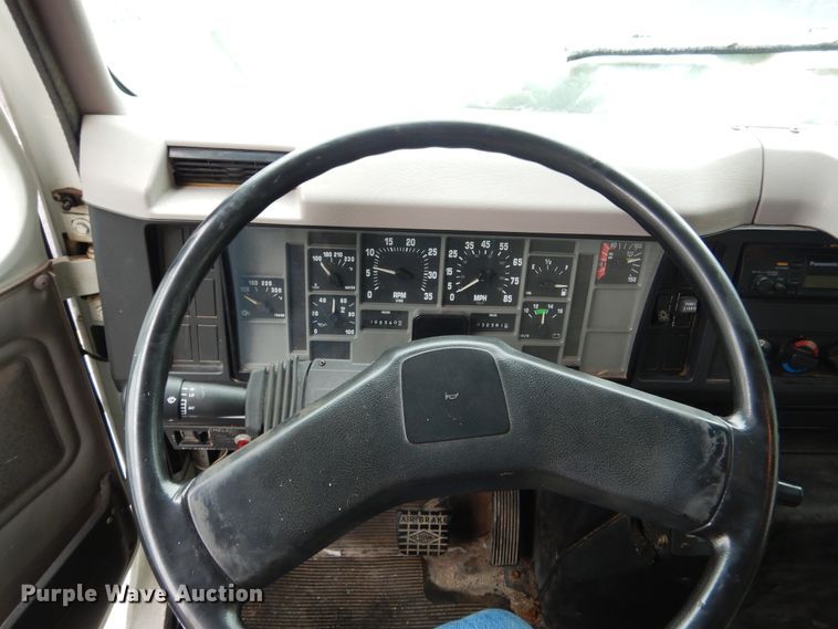 image for item DH7016 1997 International 4700  dump truck