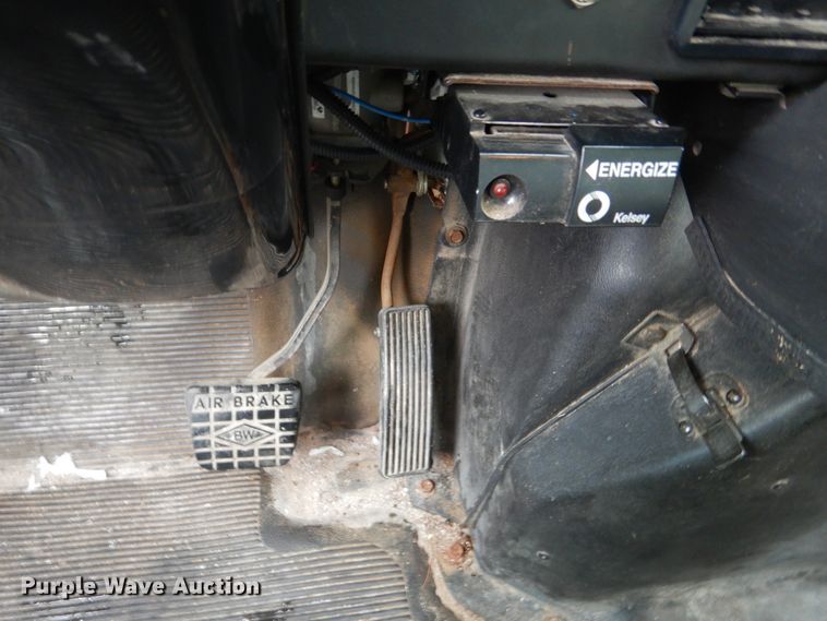 image for item DH7016 1997 International 4700  dump truck