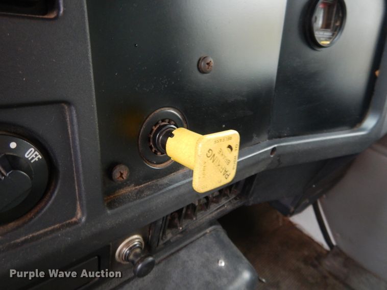 image for item DH7016 1997 International 4700  dump truck