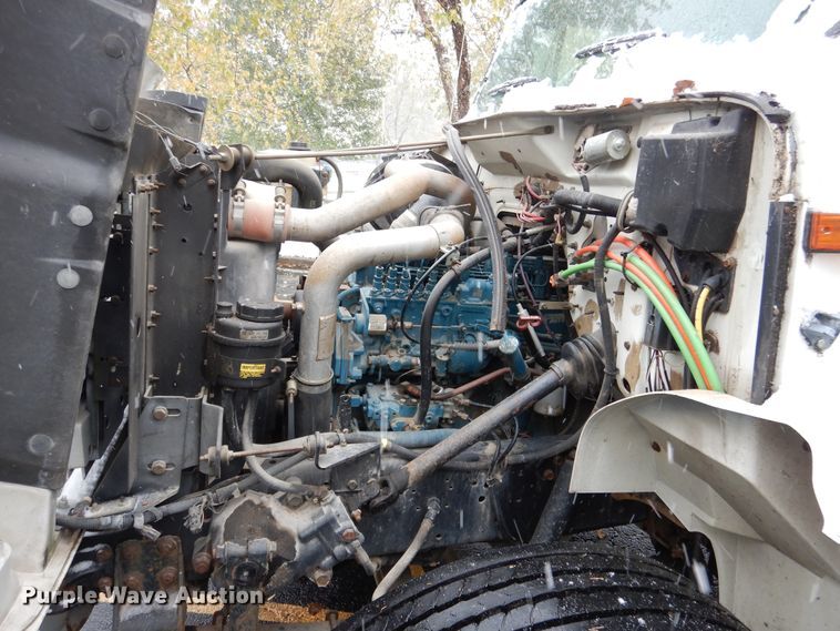 image for item DH7016 1997 International 4700  dump truck