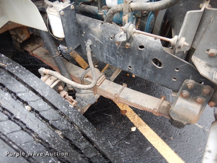 image for item DH7016 1997 International 4700  dump truck