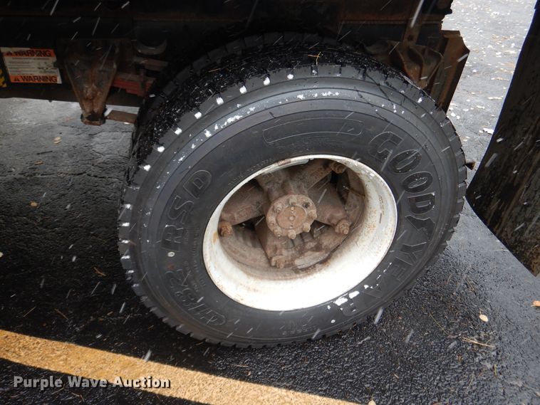 image for item DH7016 1997 International 4700  dump truck