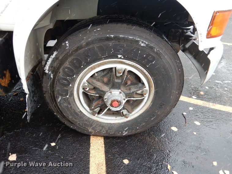 image for item DH7016 1997 International 4700  dump truck