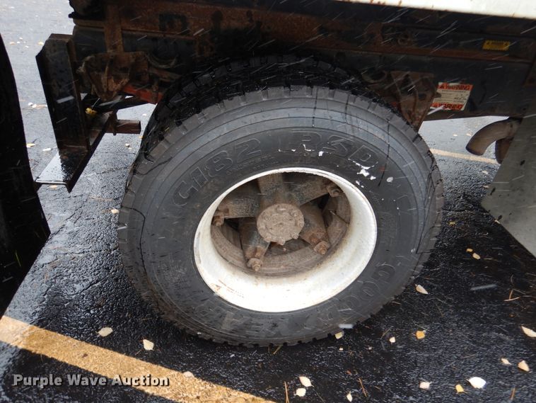 image for item DH7016 1997 International 4700  dump truck