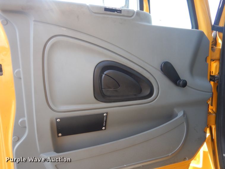 image for item DI0480 2007 International 4300  dump truck