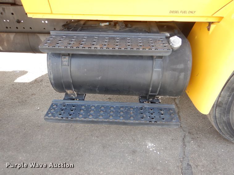 image for item DI0480 2007 International 4300  dump truck