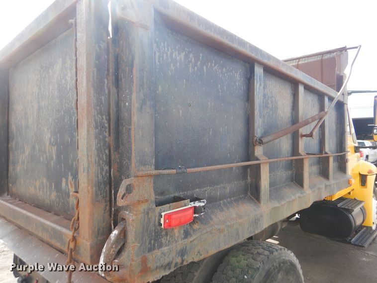 image for item DI0480 2007 International 4300  dump truck