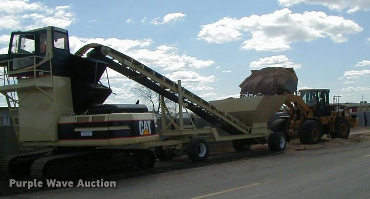 image for item DI7270 1990 Caterpillar 325C L  excavator with material placer