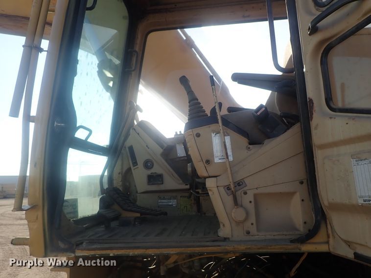 image for item DI7270 1990 Caterpillar 325C L  excavator with material placer