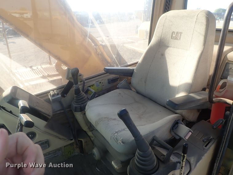 image for item DI7270 1990 Caterpillar 325C L  excavator with material placer