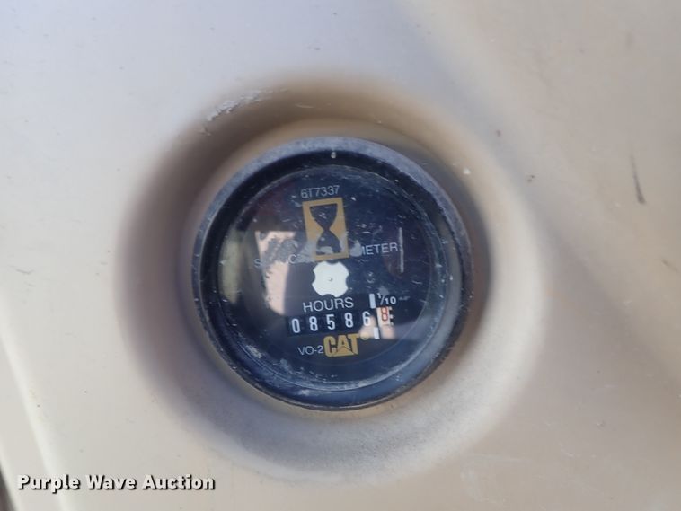 image for item DI7270 1990 Caterpillar 325C L  excavator with material placer