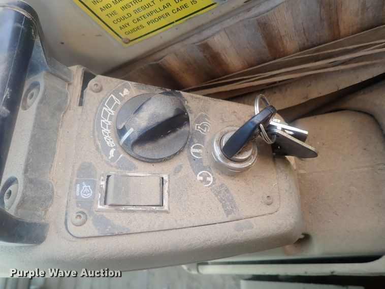 image for item DI7270 1990 Caterpillar 325C L  excavator with material placer