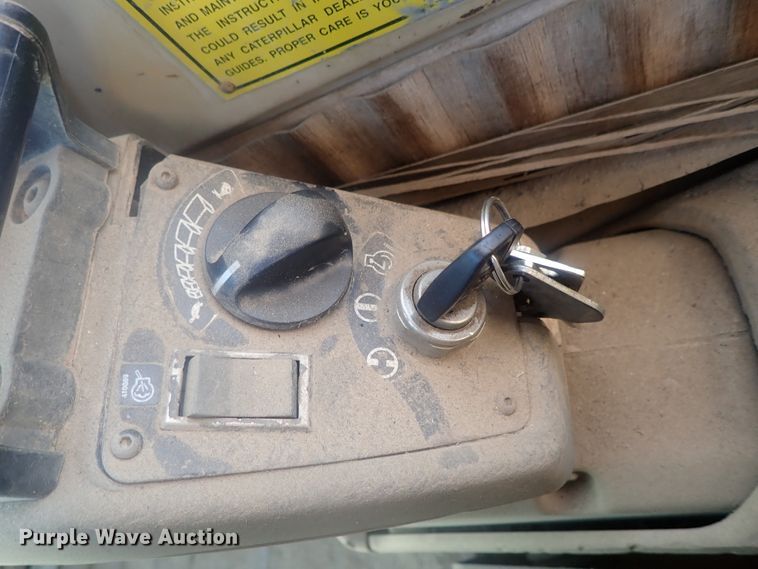 image for item DI7270 1990 Caterpillar 325C L  excavator with material placer