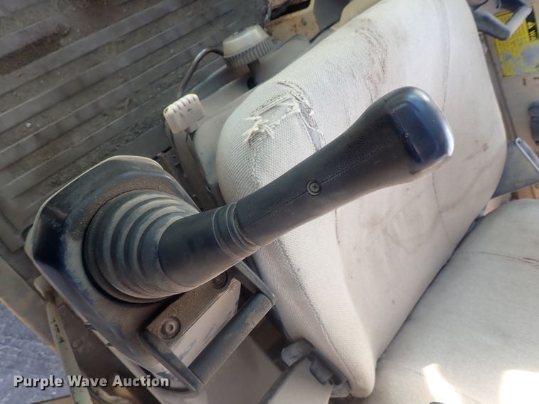 image for item DI7270 1990 Caterpillar 325C L  excavator with material placer