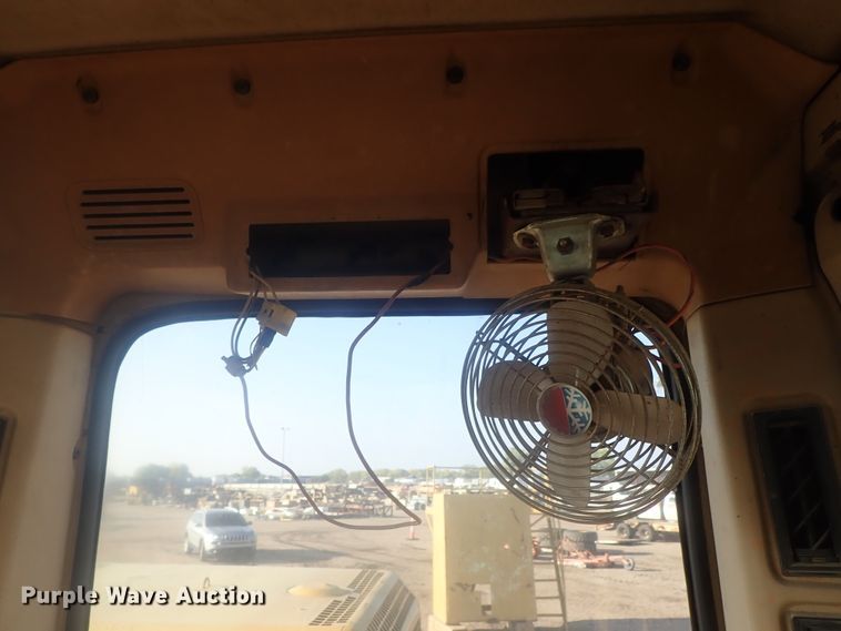 image for item DI7270 1990 Caterpillar 325C L  excavator with material placer