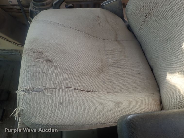 image for item DI7270 1990 Caterpillar 325C L  excavator with material placer