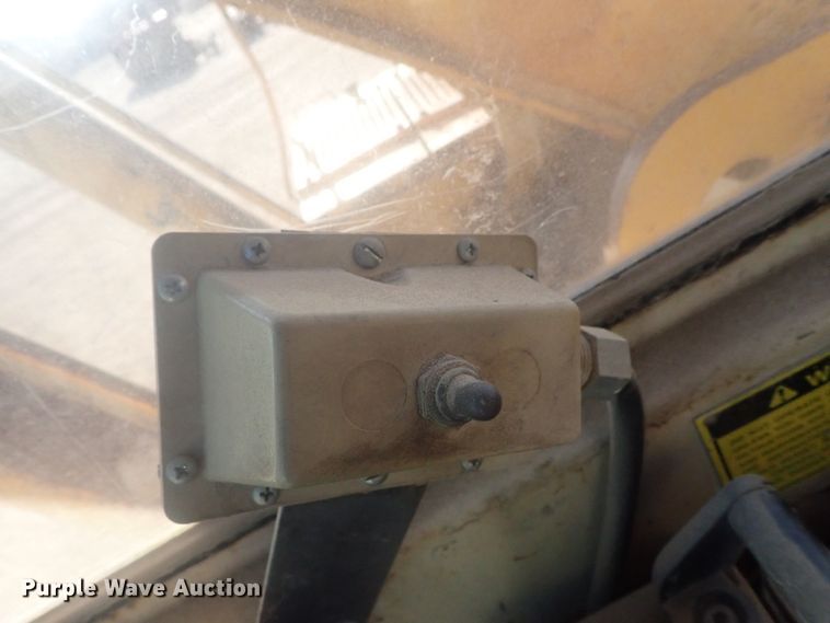 image for item DI7270 1990 Caterpillar 325C L  excavator with material placer