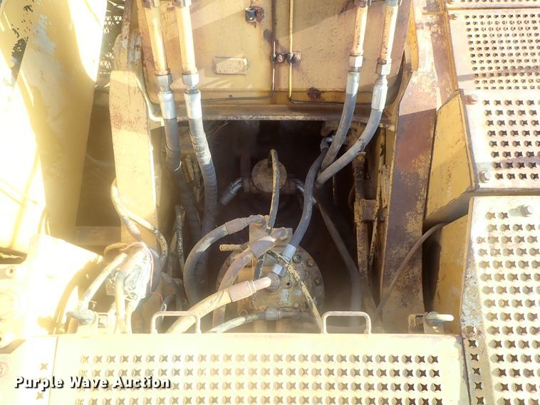 image for item DI7270 1990 Caterpillar 325C L  excavator with material placer