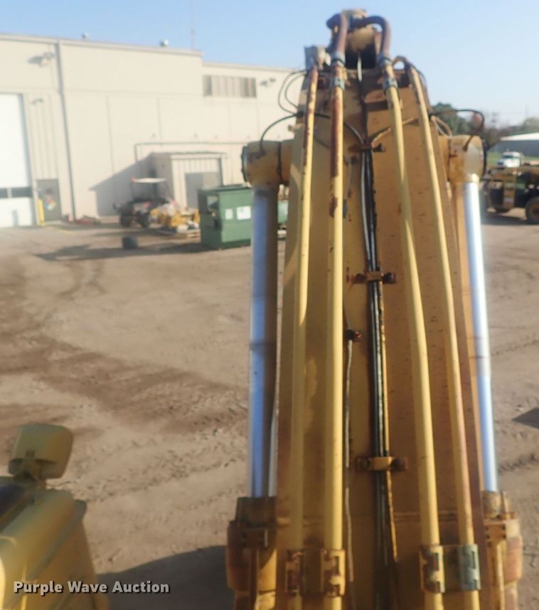 image for item DI7270 1990 Caterpillar 325C L  excavator with material placer