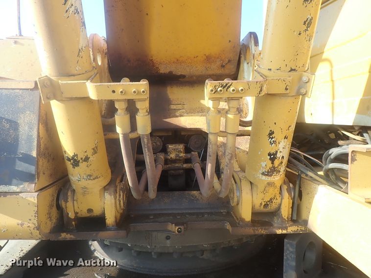 image for item DI7270 1990 Caterpillar 325C L  excavator with material placer