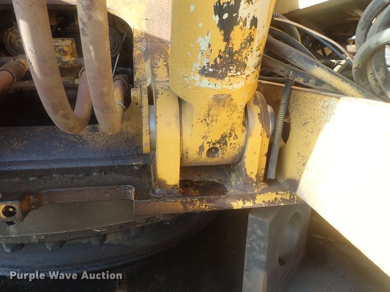 image for item DI7270 1990 Caterpillar 325C L  excavator with material placer