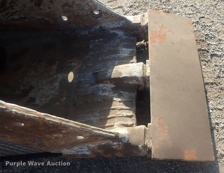 image for item DI7270 1990 Caterpillar 325C L  excavator with material placer