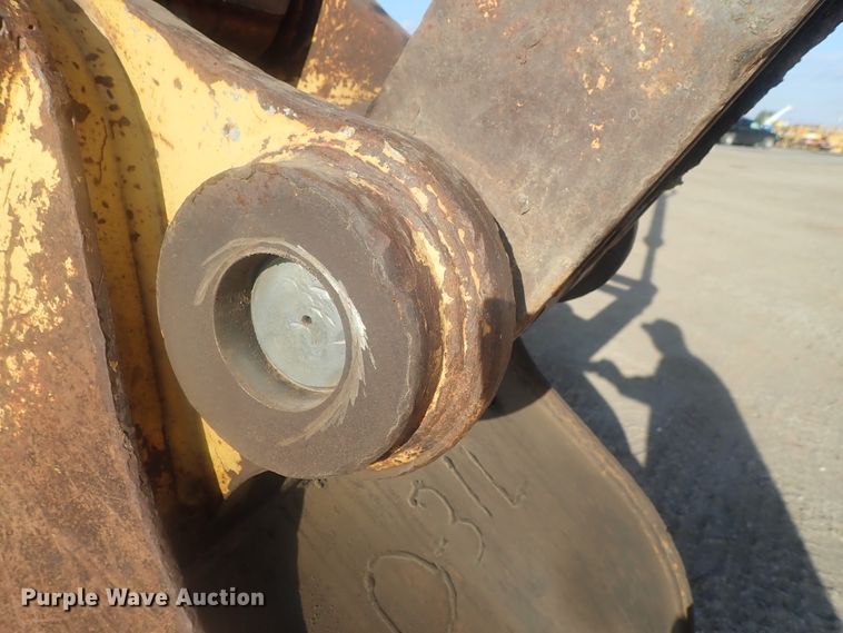 image for item DI7270 1990 Caterpillar 325C L  excavator with material placer