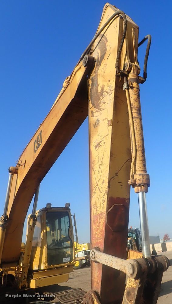 image for item DI7270 1990 Caterpillar 325C L  excavator with material placer