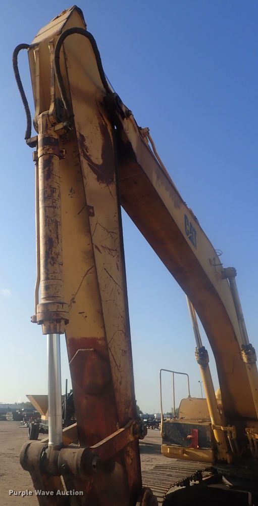 image for item DI7270 1990 Caterpillar 325C L  excavator with material placer