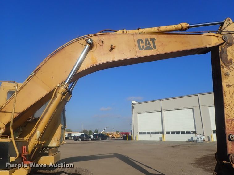 image for item DI7270 1990 Caterpillar 325C L  excavator with material placer