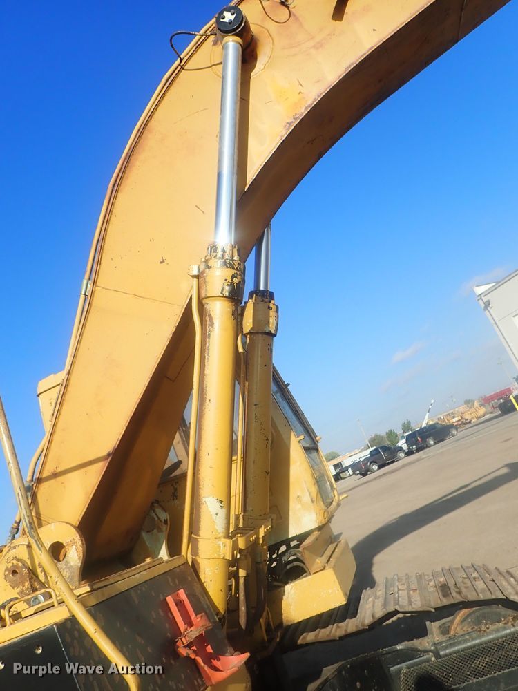 image for item DI7270 1990 Caterpillar 325C L  excavator with material placer